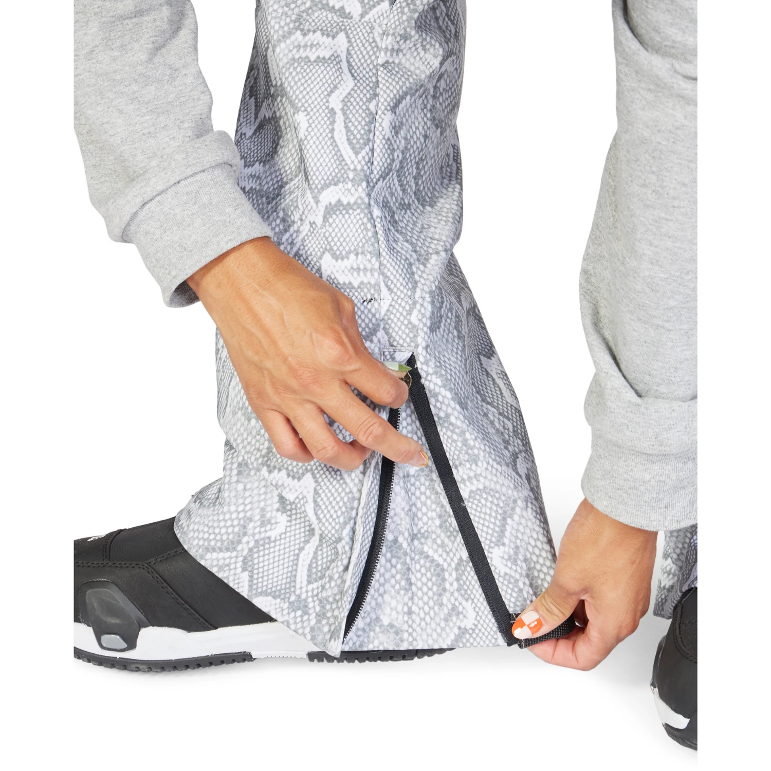 DC Collective Softshell Bib 2023 - Women's Snowboard Bib 6 DC Collective Softshell Bib 2023 - Women's Snowboard Bib - Image 4